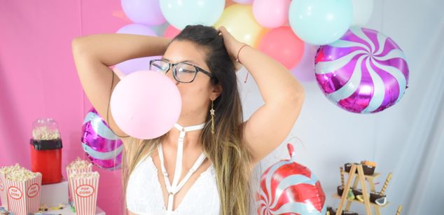 Model - Vahiolet_smith young