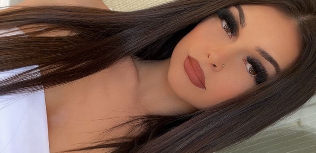 Model - AngelinaCapri masturbation