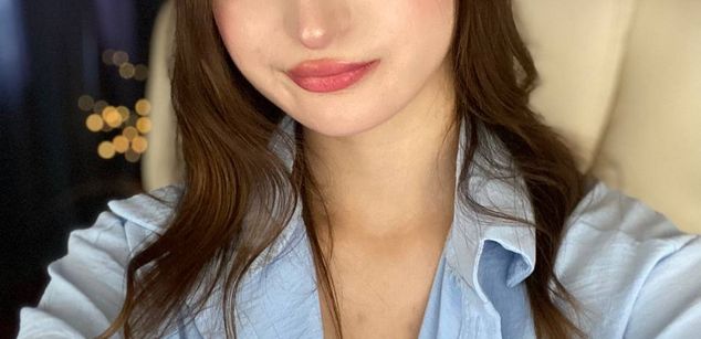 Model - Hanna cumshow