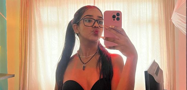 Model - Sofi Grisales squirt