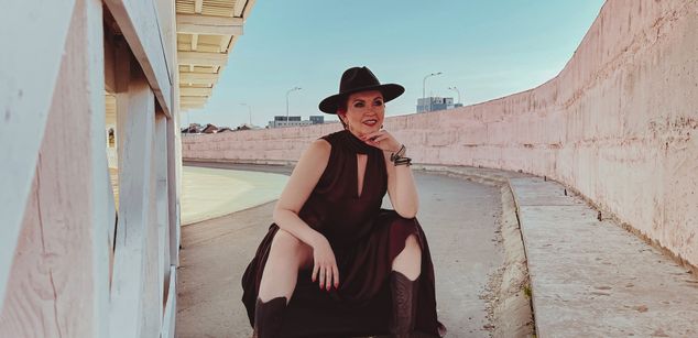 Model - Karolina Bella mistress