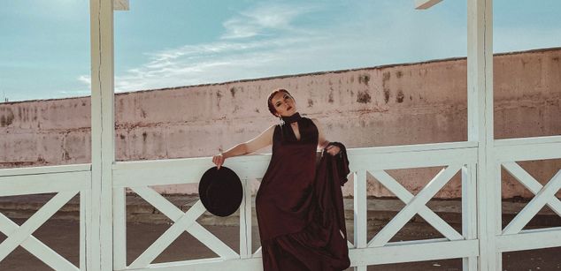 Model - Karolina Bella mistress