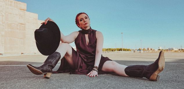 Model - Karolina Bella mistress