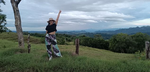 Model - Iris Moira feet