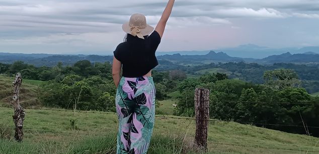 Model - Iris Moira feet