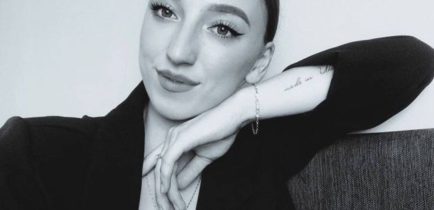 Model - Taina orgasms