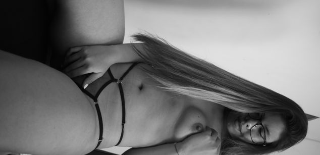 Model - Vahiolet_smith young