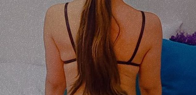 Model - Vahiolet_smith young