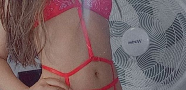 Model - Vahiolet_smith young