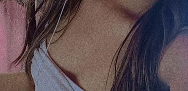 Model - Vahiolet_smith young