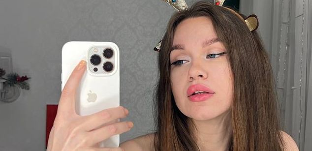 Model - KellySix squirt