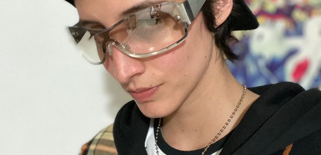 Model - AlexMills young