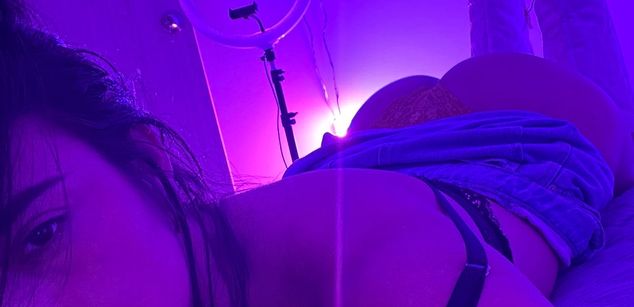 Model - Sarah Valencia femdom