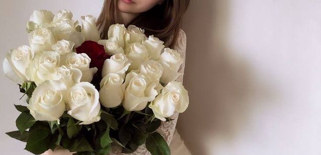 Model - miss-flora cum