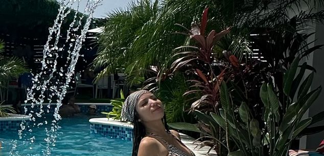 Model - Veronica Hot naked