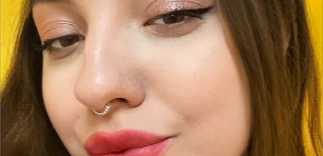 Model - Charlotta Apple girl