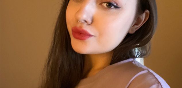 Model - Charlotta Apple girl