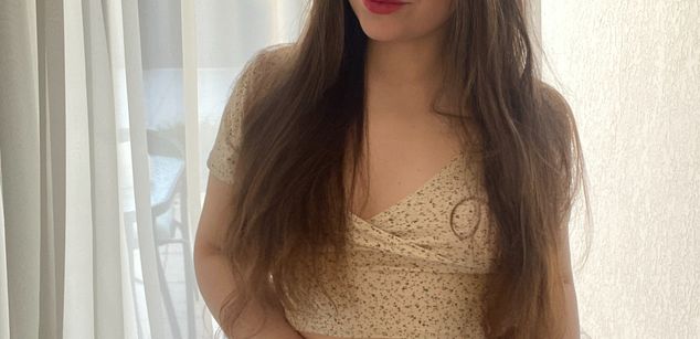 Model - Charlotta Apple girl