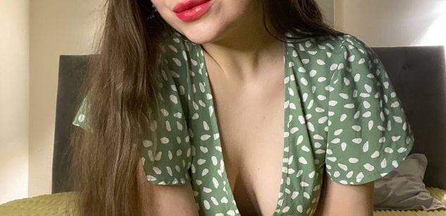 Model - Charlotta Apple girl