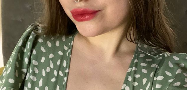 Model - Charlotta Apple girl