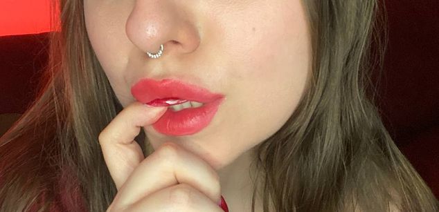 Model - Charlotta Apple girl