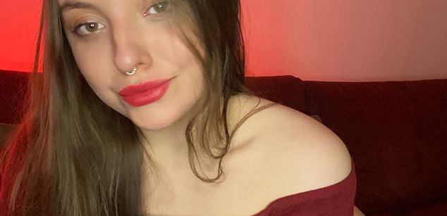 Model - Charlotta Apple girl