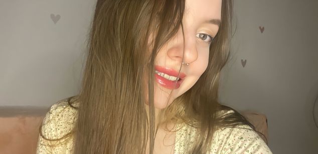 Model - Charlotta Apple girl