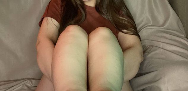 Model - Charlotta Apple girl