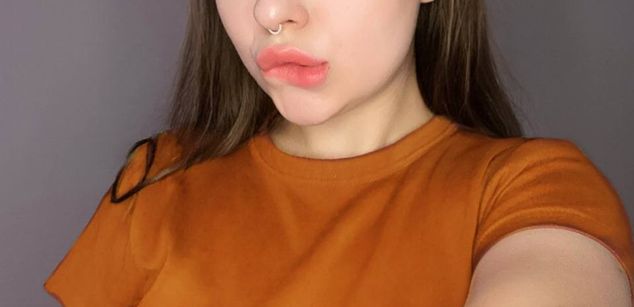 Model - Charlotta Apple girl