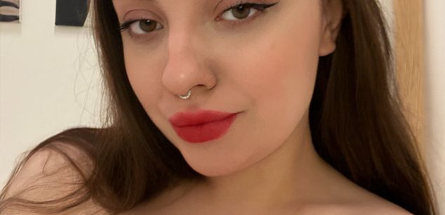 Model - Charlotta Apple girl