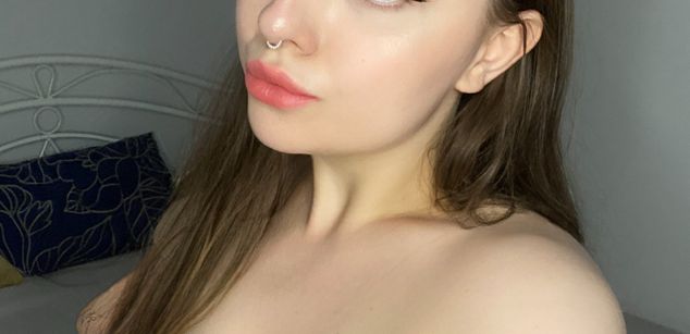 Model - Charlotta Apple girl