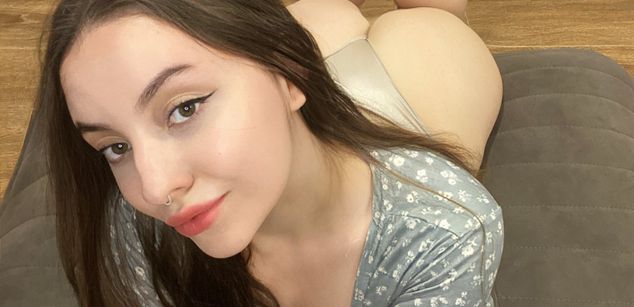 Model - Charlotta Apple girl