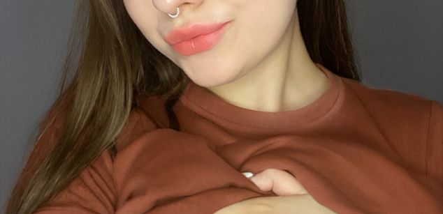 Model - Charlotta Apple girl