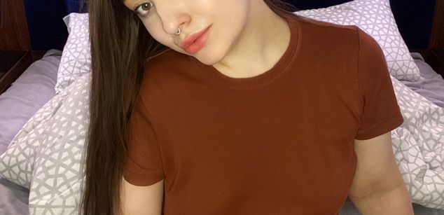 Model - Charlotta Apple girl