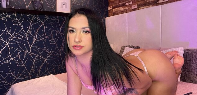 Model - Mollie Bennet cum