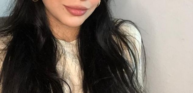 Model - Mia Saenz squirt