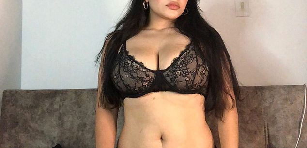 Model - Mia Saenz squirt