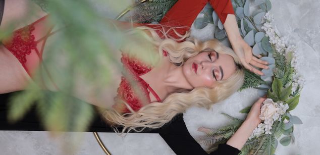 Model - Allison Black cei