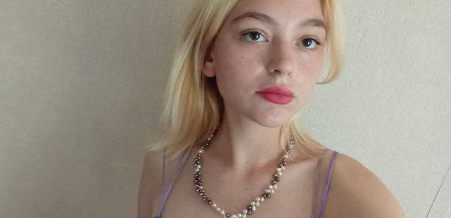 Model - LucyGoldi joi