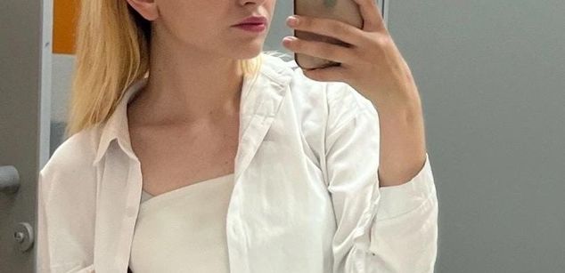 Model - LucyGoldi joi