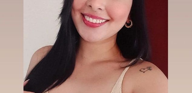 Model - Iris Moira feet