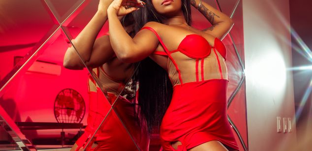 Model - SalomeRestrepo bdsm