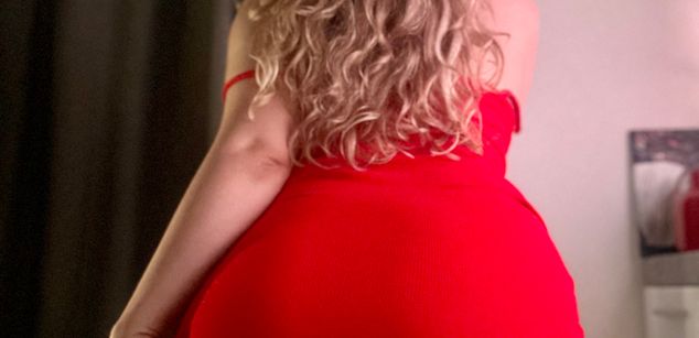 Model - Joanna bigass