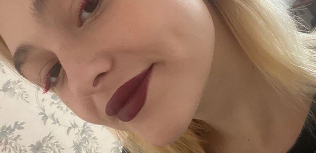 Model - LucyGoldi joi