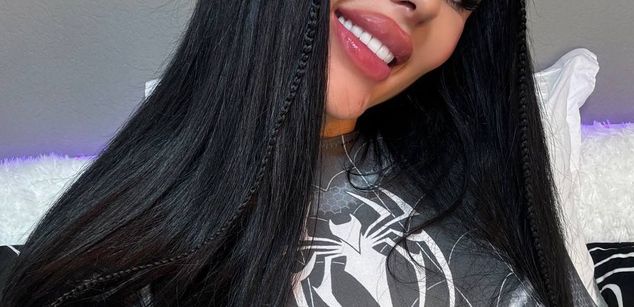 Model - kimberry brunette