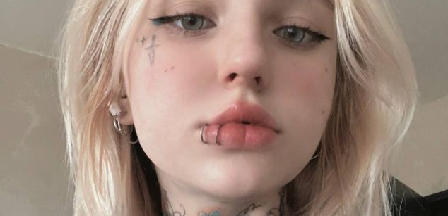 Model - yours Mona and Lana young