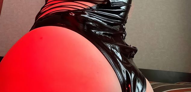 Model - Kira_Young feet