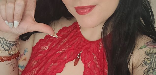 Model - NaughtyMilfMrsC femdom