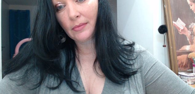 Model - BruneteBBW outfits