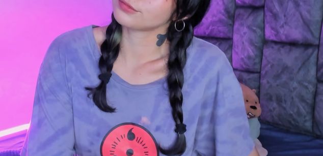 Model - Akina Shikashi dildos